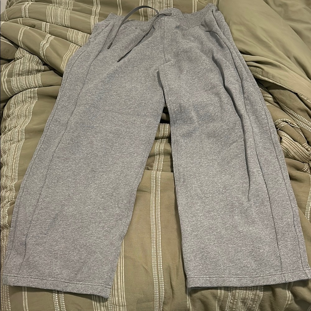 Lululemon scuba mid-rise pants, regular.